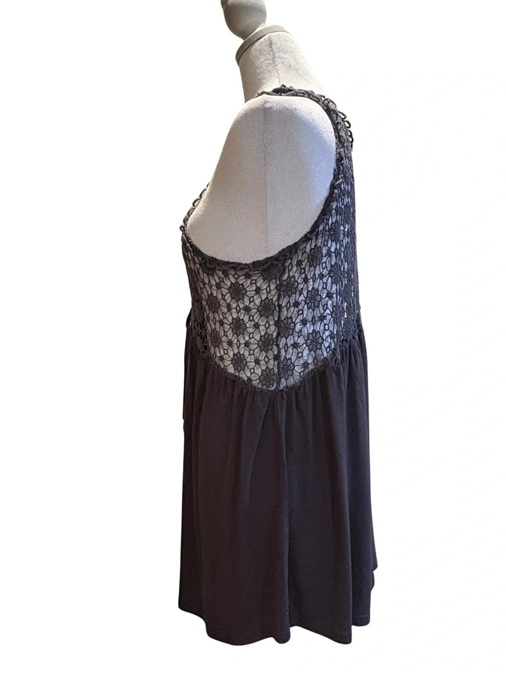 POL Gray Crochet Lace Sleeveless Tunic Tank Top Tie Front Boho Size Small